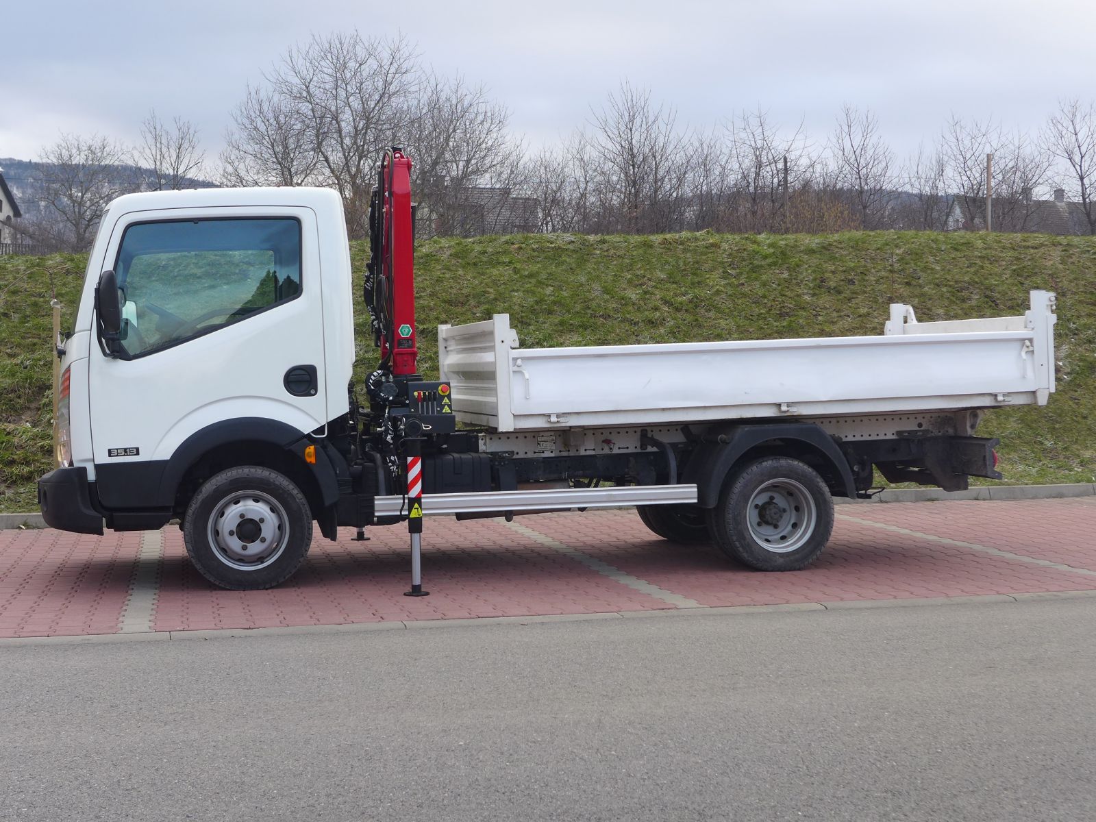 żuraw befard na nissan cabstar